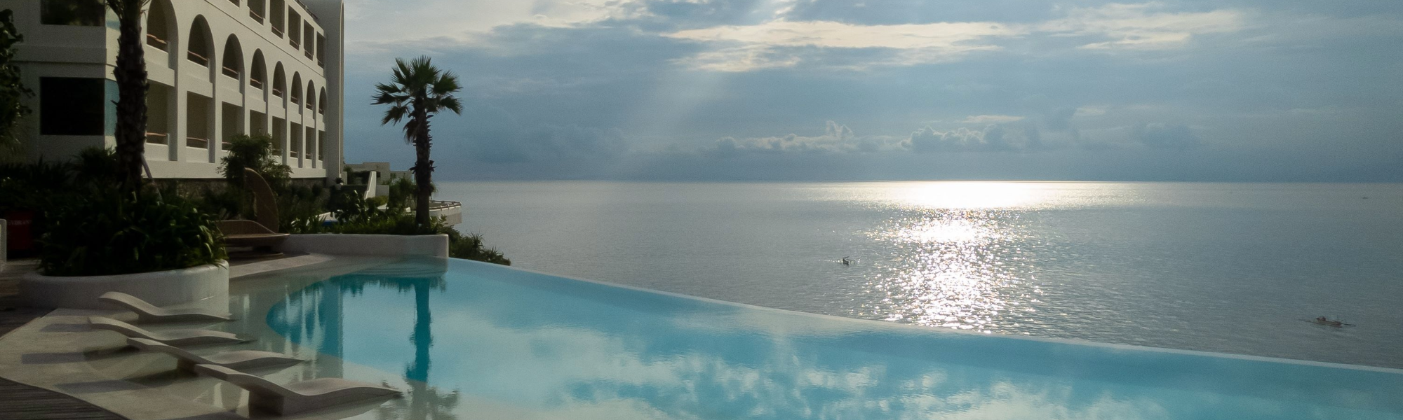 Royal Avila Boutique Resort - infinity pool